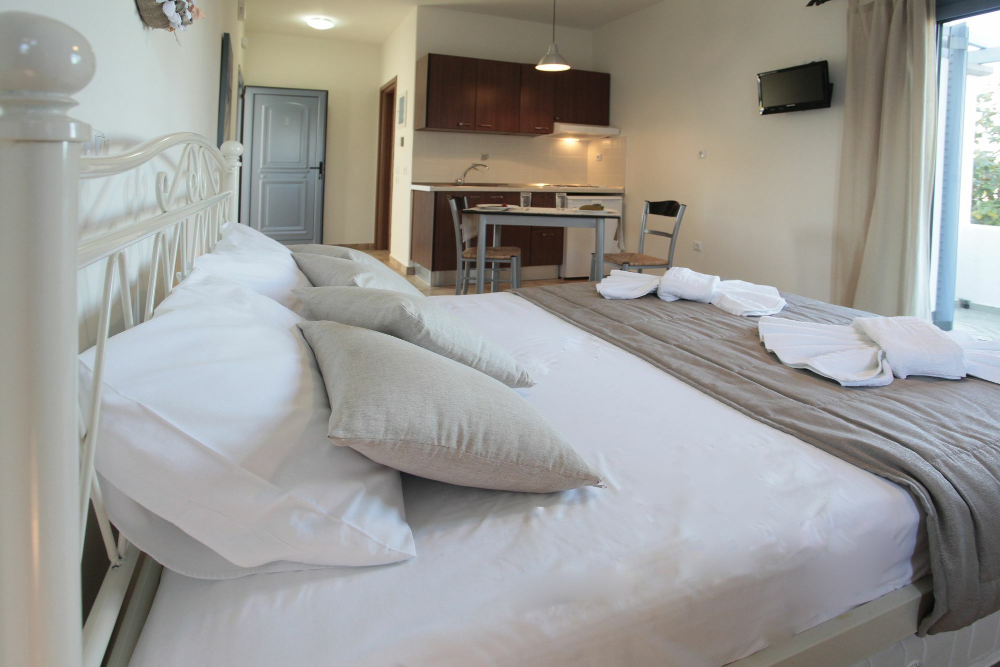 Kallisti Studios & Apartments Скирос Экстерьер фото